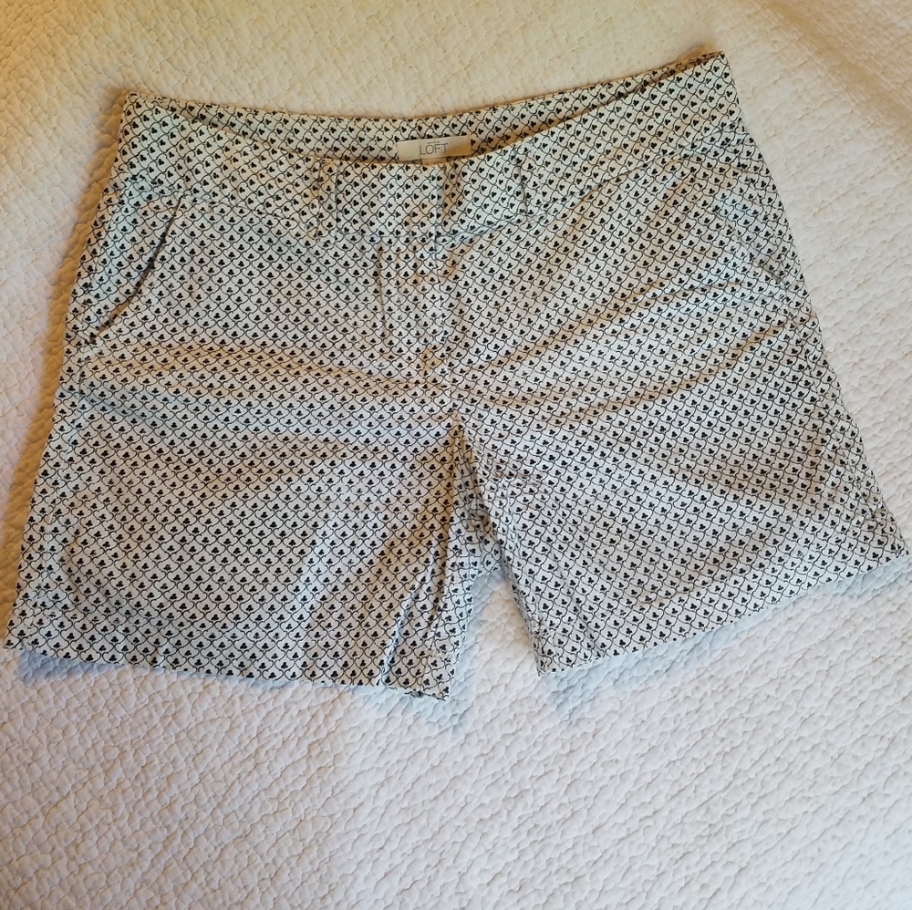 LOFT Linen Blend Cloverleaf Shorts